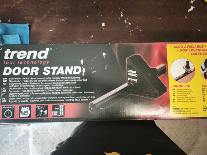 Trend Door Stand