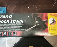 Trend Door Stand