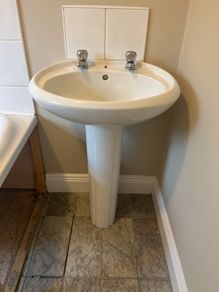 2 sinks