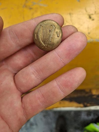 Two Brass Irish volunteers buttons