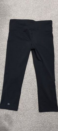 GapFit Black Cropped Gym Leggings / Capri - Size S