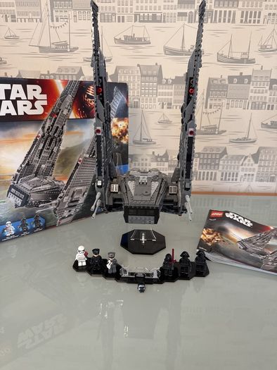 Lego 75104 Kylo Rens Command Shuttle with display stand