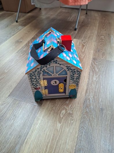 Melissa & Doug doorbell house