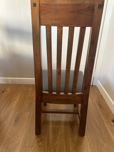 Extendable Table and 8 Chairs
