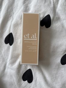 Et al intelligent skin radiant foundation