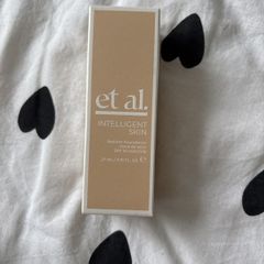Et al intelligent skin radiant foundation
