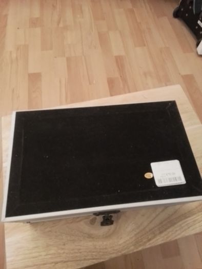 Wooden Box/Durable with Unique Pattern on Top