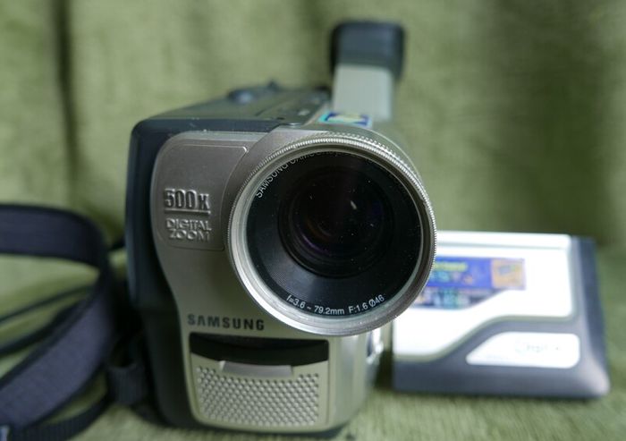 Samsung VP-L600 8mm Video Camera Silver 2.5" LCD 500x Zoom