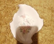beautiful vintage leaf design trinket dish from Royal doulton