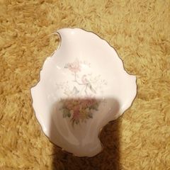 beautiful vintage leaf design trinket dish from Royal doulton
