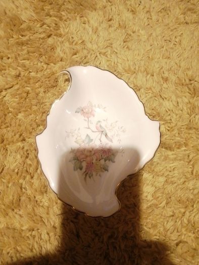 beautiful vintage leaf design trinket dish from Royal doulton
