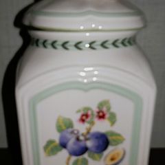 Large Villeroy & Boch French Charm Kitchen Jar with lid 50 euro