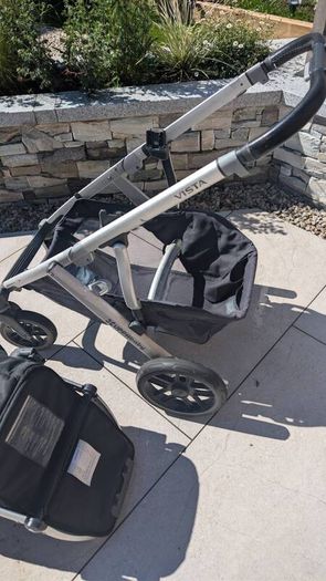 Travel system uppa baby vista, stroller, bassonet plus car seat and base
