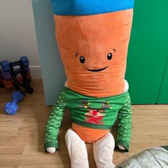 Giant Kevin the Carrot