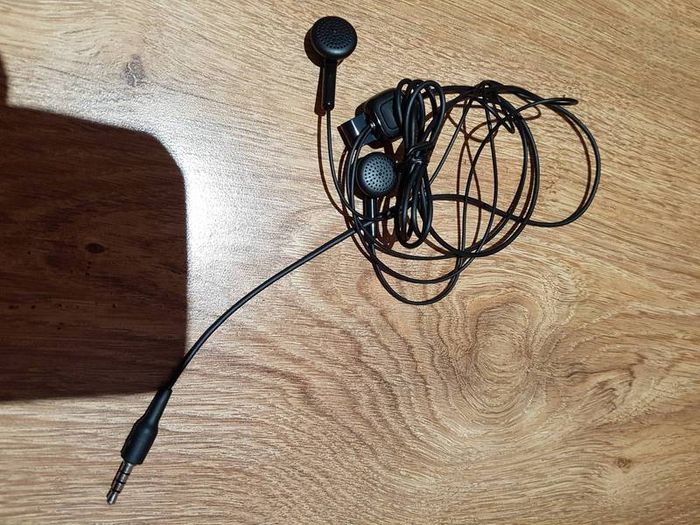 New GENUINE Nokia 6303 6303i CLASSIC Headset Handsfree mobile phone Headphones