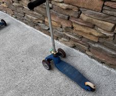 Well loved micro scooter (2/2)