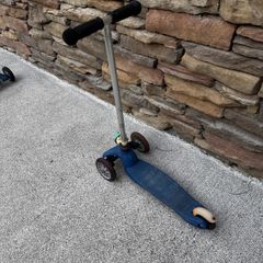 Well loved micro scooter (2/2)