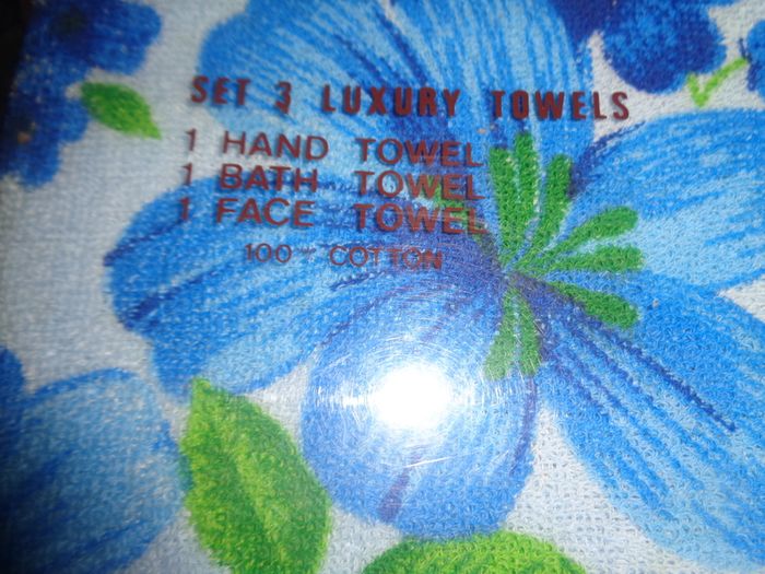 Vintage Spanish Towel Set for Sale