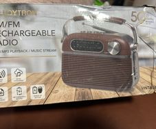 Lloytron FM/AM Rechargeable Portable Vintage Radio -