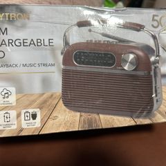 Lloytron FM/AM Rechargeable Portable Vintage Radio -