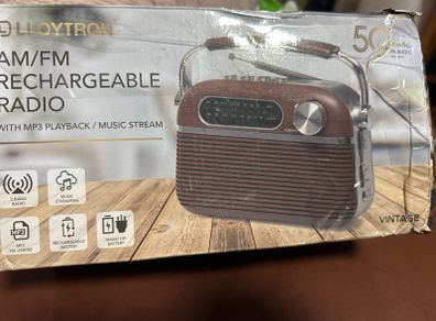 Lloytron FM/AM Rechargeable Portable Vintage Radio -