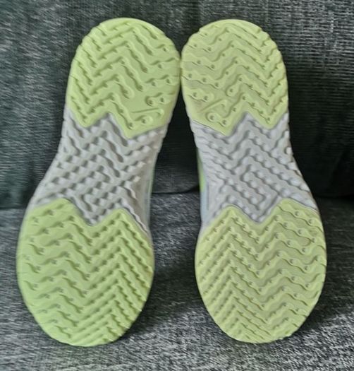 Brand new Nike react reanning shoes size UK 4