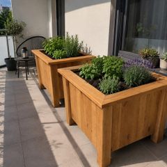 2 wooden planters