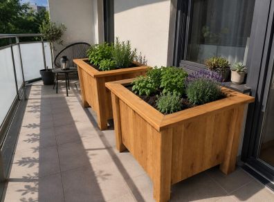 2 wooden planters