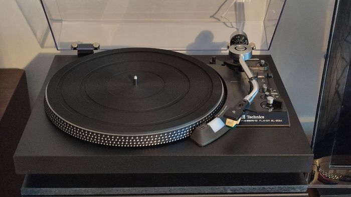 Technics SL-23A turntable/Record player. Like NEW!