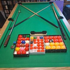 pool table/snooker table