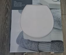 Slow Close White Toilet Seat