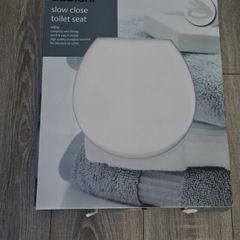 Slow Close White Toilet Seat