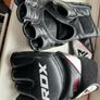 Shin pads and fingerless gloves Image 4