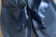 River Island black flip flops