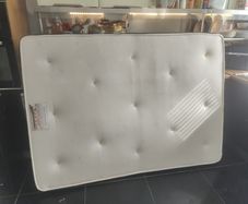 mattress  4 foot 6 free
