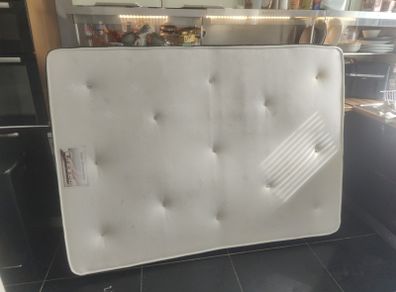 mattress  4 foot 6 free