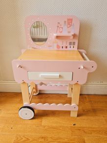 Dimples vanity cart