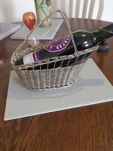 Wine basket metal