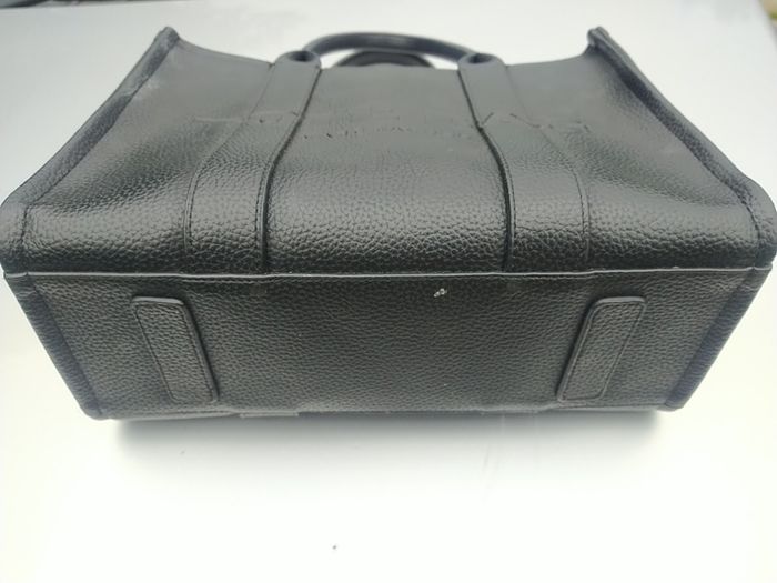 Handbag tote style