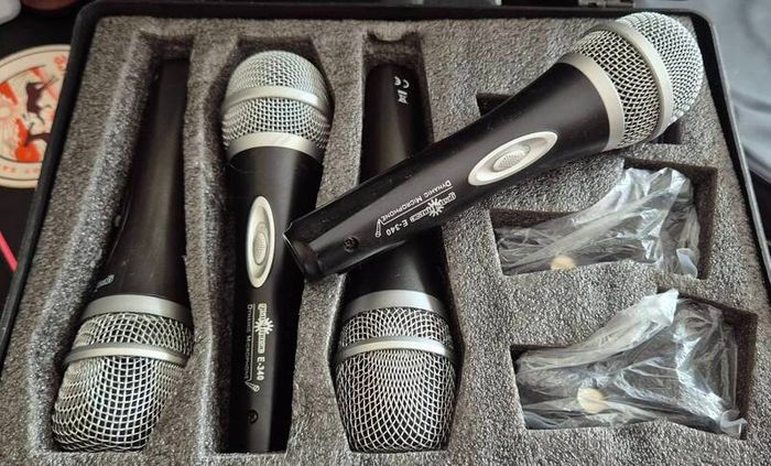 4 x Gear4Music Microphones