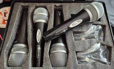 4 x Gear4Music Microphones