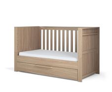 Mama's & Papa's Franklin Oak Cot Bed