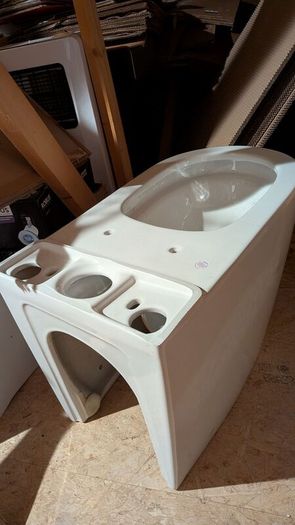 Toilet seat