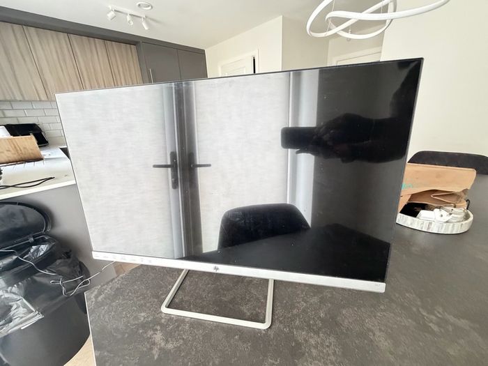 HP 32f Display. 31.55 inch
