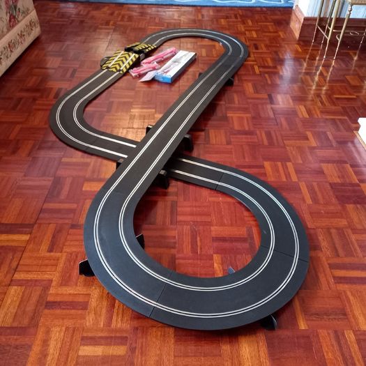 Scalextric Sierra set: BTCC Edition - cars have lights