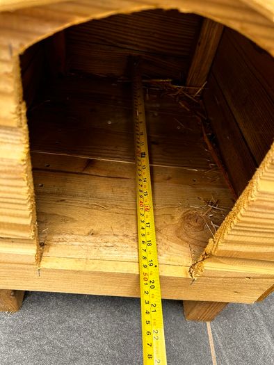 Cat box - outdoor kennel (may suit v small dog)