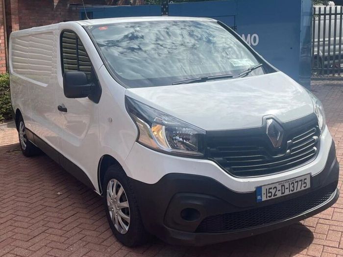 2015 renault trafic very clean