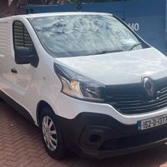2015 renault trafic very clean