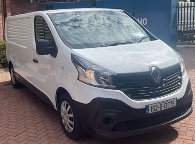 2015 renault trafic very clean