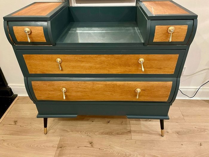 A Striking, Bespoke Bathroom Vanity